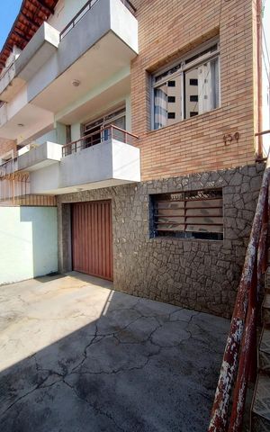 Casa à venda com 310m², 3 quartos e 3 vagas Casa à venda com 310m², 3 quartos e 3 vagasFachada
