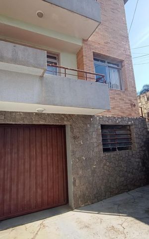 Casa à venda com 310m², 3 quartos e 3 vagas Casa à venda com 310m², 3 quartos e 3 vagasFachada