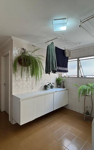Apartamento à venda com 185m², 4 quartos e 3 vagas Apartamento à venda com 185m², 4 quartos e 3 vagasLavanderia