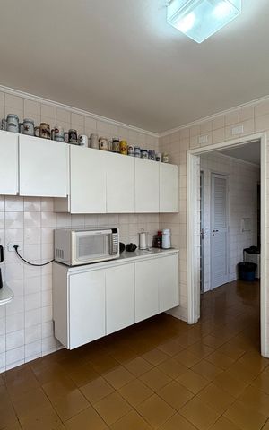 Apartamento à venda com 185m², 4 quartos e 3 vagas Apartamento à venda com 185m², 4 quartos e 3 vagasCozinha