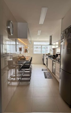 Apartamento à venda com 175m², 4 quartos e 3 vagas Apartamento à venda com 175m², 4 quartos e 3 vagasCozinha
