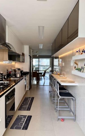 Apartamento à venda com 175m², 4 quartos e 3 vagas Apartamento à venda com 175m², 4 quartos e 3 vagasCozinha