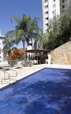 Apartamento à venda com 162m², 4 quartos e 2 vagasÁrea comum - Piscina
