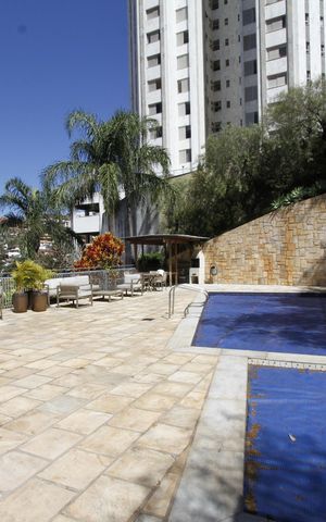 Apartamento à venda com 162m², 4 quartos e 2 vagasÁrea comum - Piscina