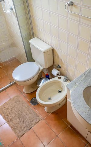 Apartamento à venda com 60m², 2 quartos e 2 vagas Apartamento à venda com 60m², 2 quartos e 2 vagasBanheiro