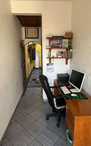 Casa à venda com 421m², 5 quartos e 2 vagas Casa à venda com 421m², 5 quartos e 2 vagasEscritório