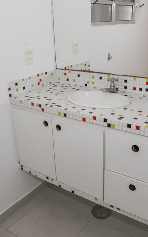 Apartamento à venda com 82m², 2 quartos e 1 vaga Apartamento à venda com 82m², 2 quartos e 1 vagaBanheiro