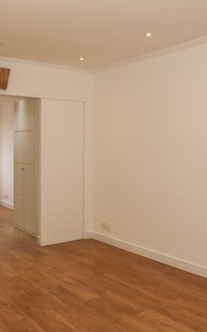 Apartamento à venda com 82m², 2 quartos e 1 vaga Apartamento à venda com 82m², 2 quartos e 1 vagaSala