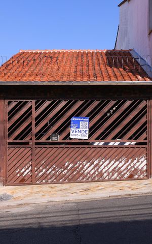 Casa à venda com 100m², 3 quartos e 2 vagasFachada do imóvel - Placa GRANDE instalada no portão do imóvel, dia 13.08.2026 - Código da placa: VGEF-679