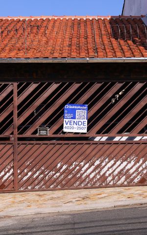 Casa à venda com 100m², 3 quartos e 2 vagasPlaca GRANDE instalada no portão do imóvel, dia 13.08.2026 - Código da placa: VGEF-679
