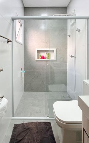 Apartamento à venda com 200m², 3 quartos e 3 vagas Apartamento à venda com 200m², 3 quartos e 3 vagasBanheiro da Suíte 1
