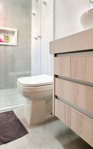 Apartamento à venda com 200m², 3 quartos e 3 vagas Apartamento à venda com 200m², 3 quartos e 3 vagasBanheiro da Suíte 1