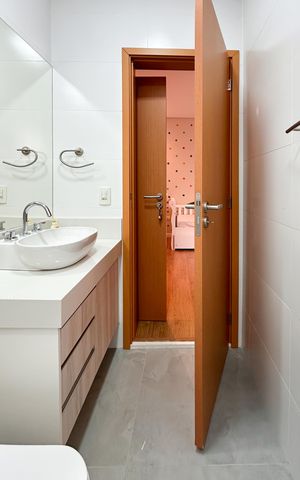 Apartamento à venda com 200m², 3 quartos e 3 vagas Apartamento à venda com 200m², 3 quartos e 3 vagasBanheiro da Suíte 1