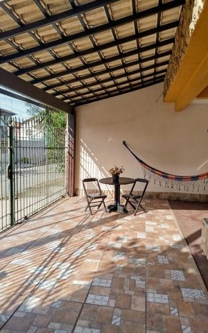 Casa à venda com 180m², 3 quartos e 2 vagasÁrea externa