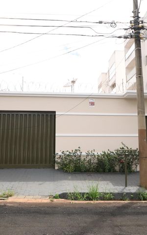 Casa para alugar com 120m², 3 quartos e sem vagaFachada