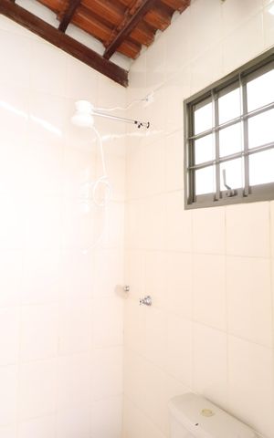 Casa para alugar com 120m², 3 quartos e sem vagaBanheiro da varanda