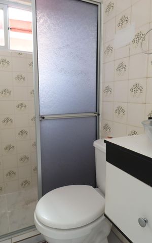 Apartamento para alugar com 50m², 2 quartos e sem vaga Apartamento para alugar com 50m², 2 quartos e sem vagaBanheiro