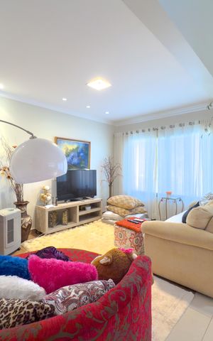 Casa à venda com 535m², 6 quartos e 1 vaga Casa à venda com 535m², 6 quartos e 1 vagaSala