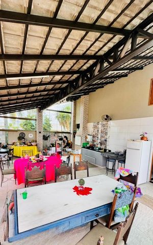 Casa à venda com 535m², 6 quartos e 1 vaga Casa à venda com 535m², 6 quartos e 1 vagaÁrea externa