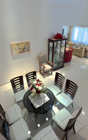 Casa à venda com 535m², 6 quartos e 1 vaga Casa à venda com 535m², 6 quartos e 1 vagaSala