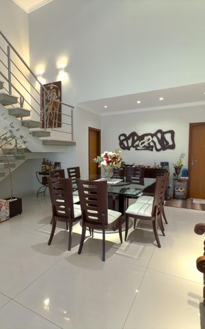 Casa à venda com 535m², 6 quartos e 1 vaga Casa à venda com 535m², 6 quartos e 1 vagaSala