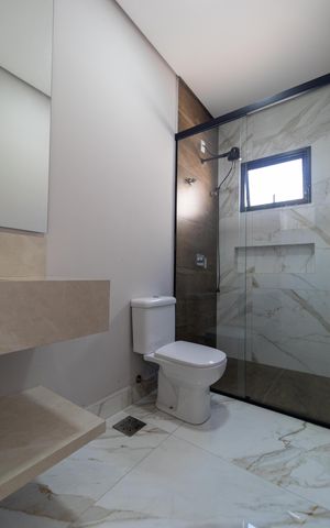 Casa de condomínio para alugar com 280m², 3 quartos e sem vaga Casa de condomínio para alugar com 280m², 3 quartos e sem vagaBanheiro da Suíte 01