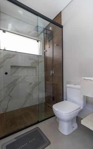 Casa de condomínio para alugar com 280m², 3 quartos e sem vaga Casa de condomínio para alugar com 280m², 3 quartos e sem vagaBanheiro da Churrasqueira