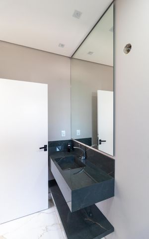 Casa de condomínio para alugar com 280m², 3 quartos e sem vaga Casa de condomínio para alugar com 280m², 3 quartos e sem vagaBanheiro da Suíte 02