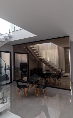 Casa de condomínio para alugar com 280m², 3 quartos e sem vaga Casa de condomínio para alugar com 280m², 3 quartos e sem vagaSalas