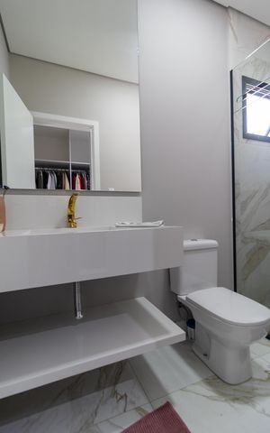 Casa de condomínio para alugar com 280m², 3 quartos e sem vaga Casa de condomínio para alugar com 280m², 3 quartos e sem vagaBanheiro da Suíte 03