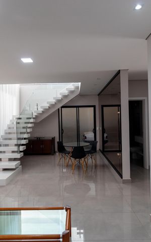 Casa de condomínio para alugar com 280m², 3 quartos e sem vaga Casa de condomínio para alugar com 280m², 3 quartos e sem vagaSalas
