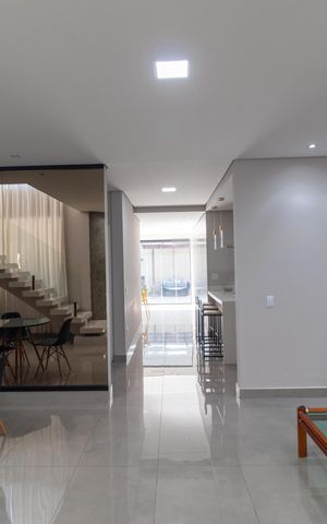 Casa de condomínio para alugar com 280m², 3 quartos e sem vaga Casa de condomínio para alugar com 280m², 3 quartos e sem vagaSalas