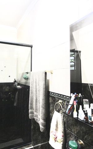 Casa à venda com 150m², 3 quartos e 2 vagas Casa à venda com 150m², 3 quartos e 2 vagasBanheiro 2