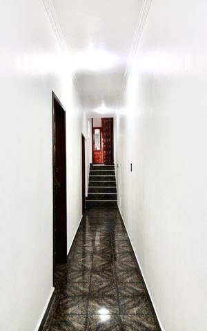 Casa à venda com 150m², 3 quartos e 2 vagas Casa à venda com 150m², 3 quartos e 2 vagasCorredor