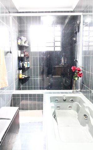 Casa à venda com 150m², 3 quartos e 2 vagas Casa à venda com 150m², 3 quartos e 2 vagasBanheiro da suíte 1