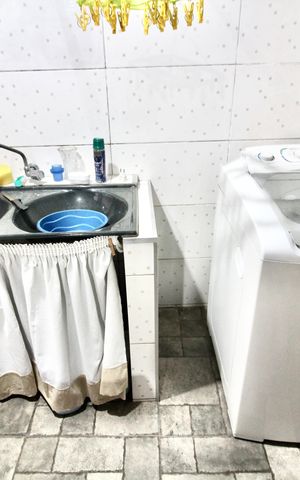Casa à venda com 150m², 3 quartos e 2 vagas Casa à venda com 150m², 3 quartos e 2 vagasÁrea de serviço