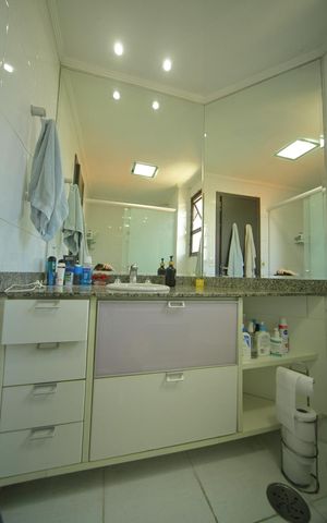 Apartamento à venda com 113m², 4 quartos e 2 vagasBanheiro da suíte