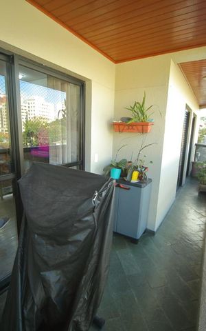 Apartamento à venda com 113m², 4 quartos e 2 vagasVaranda da Sala e quartos 