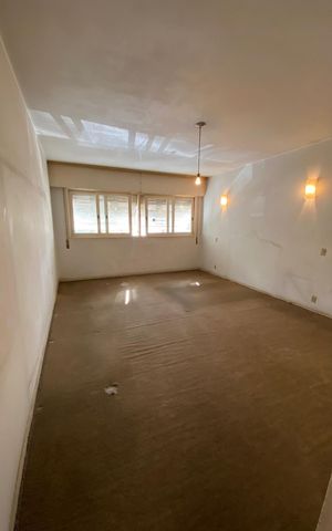 Casa à venda com 373m², 4 quartos e 4 vagas Casa à venda com 373m², 4 quartos e 4 vagasSala