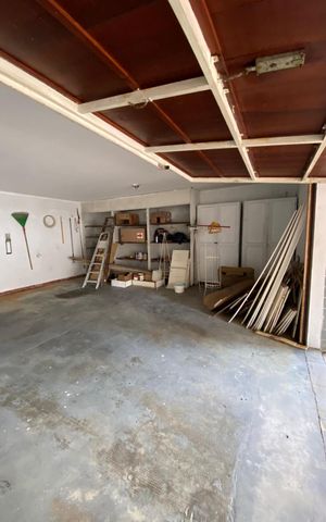 Casa à venda com 373m², 4 quartos e 4 vagas Casa à venda com 373m², 4 quartos e 4 vagasÁrea de serviço