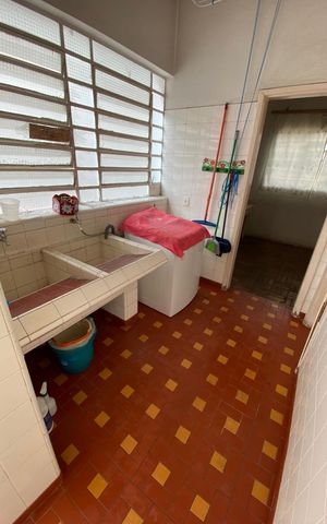 Casa à venda com 373m², 4 quartos e 4 vagas Casa à venda com 373m², 4 quartos e 4 vagasÁrea de serviço