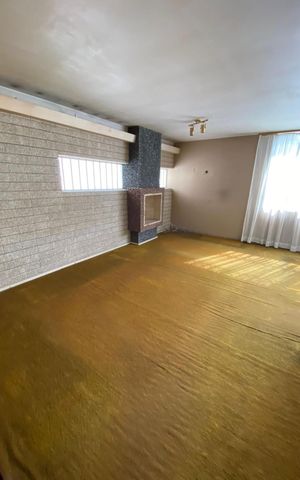 Casa à venda com 373m², 4 quartos e 4 vagas Casa à venda com 373m², 4 quartos e 4 vagasSala