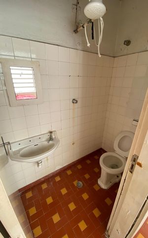 Casa à venda com 373m², 4 quartos e 4 vagas Casa à venda com 373m², 4 quartos e 4 vagasBanheiro