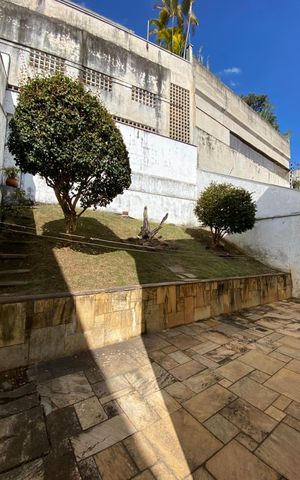 Casa à venda com 373m², 4 quartos e 4 vagas Casa à venda com 373m², 4 quartos e 4 vagasÁrea de serviço