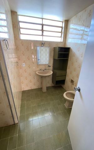Casa à venda com 373m², 4 quartos e 4 vagas Casa à venda com 373m², 4 quartos e 4 vagasBanheiro