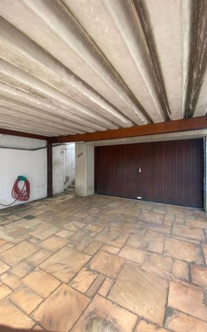 Casa à venda com 373m², 4 quartos e 4 vagas Casa à venda com 373m², 4 quartos e 4 vagasÁrea de serviço