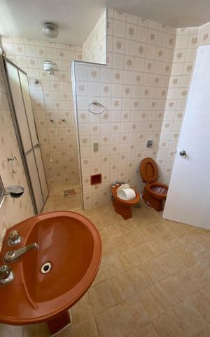Casa à venda com 373m², 4 quartos e 4 vagas Casa à venda com 373m², 4 quartos e 4 vagasBanheiro