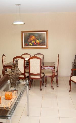 Casa de condomínio à venda com 202m², 4 quartos e 4 vagas Casa de condomínio à venda com 202m², 4 quartos e 4 vagasSala
