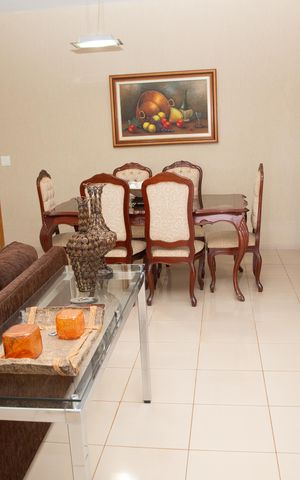 Casa de condomínio à venda com 202m², 4 quartos e 4 vagas Casa de condomínio à venda com 202m², 4 quartos e 4 vagasSala