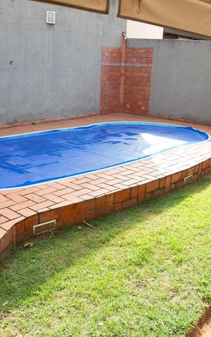 Casa de condomínio à venda com 202m², 4 quartos e 4 vagas Casa de condomínio à venda com 202m², 4 quartos e 4 vagasQuintal